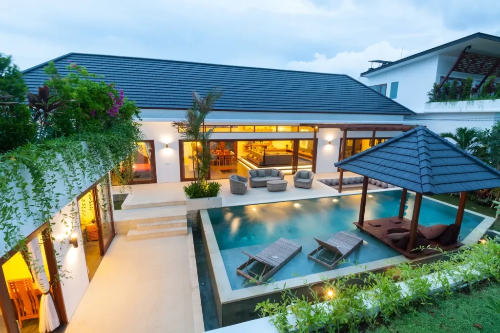 Make Your Florida Backyard a Showstopper Buyers Will Love!
